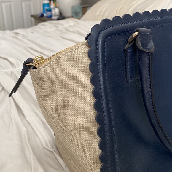 Scalloped navy and burlap Kate spade handbag - very gently used! - Picture 3 of 4